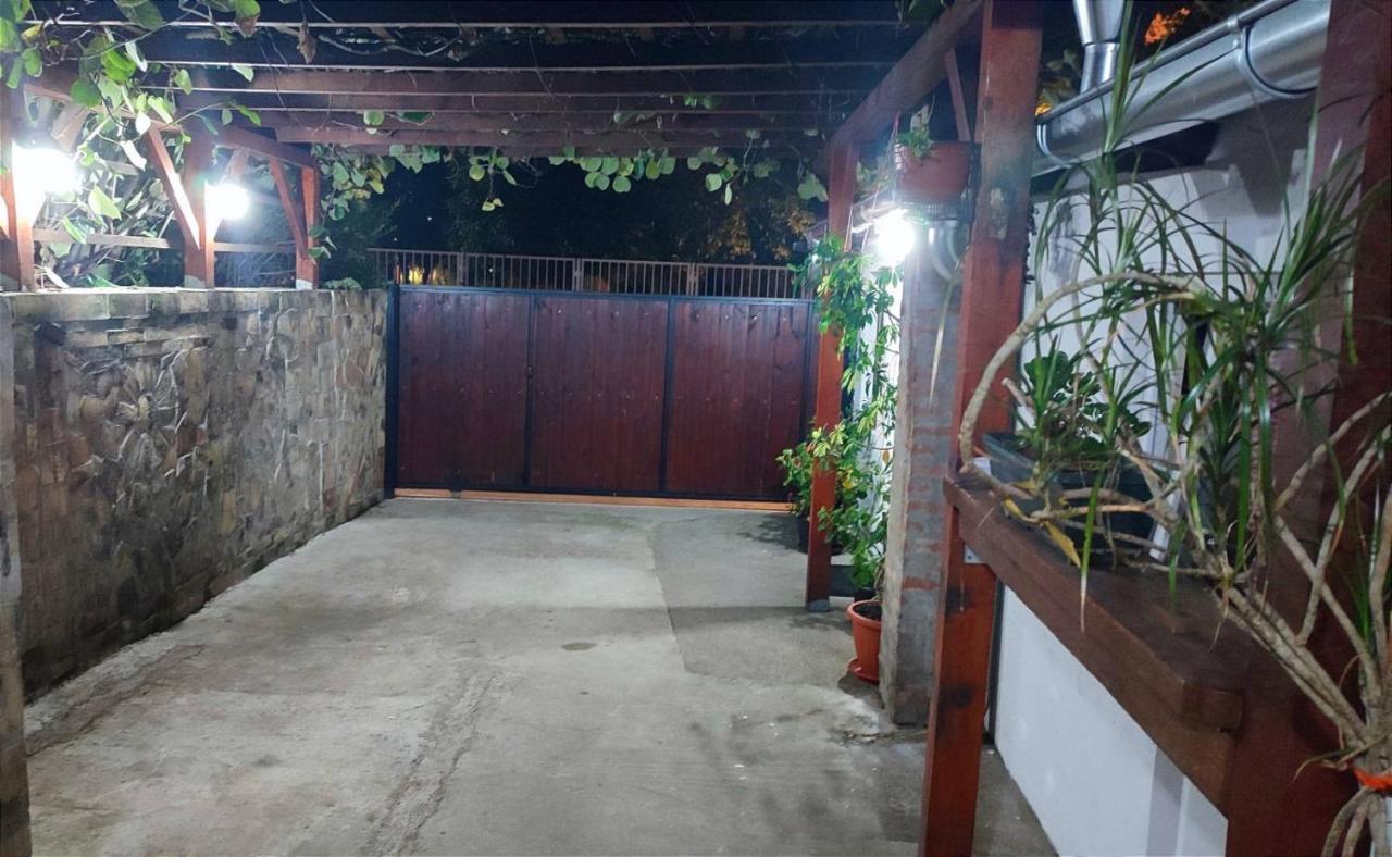 Airport Apartment Air Surcin Exterior photo